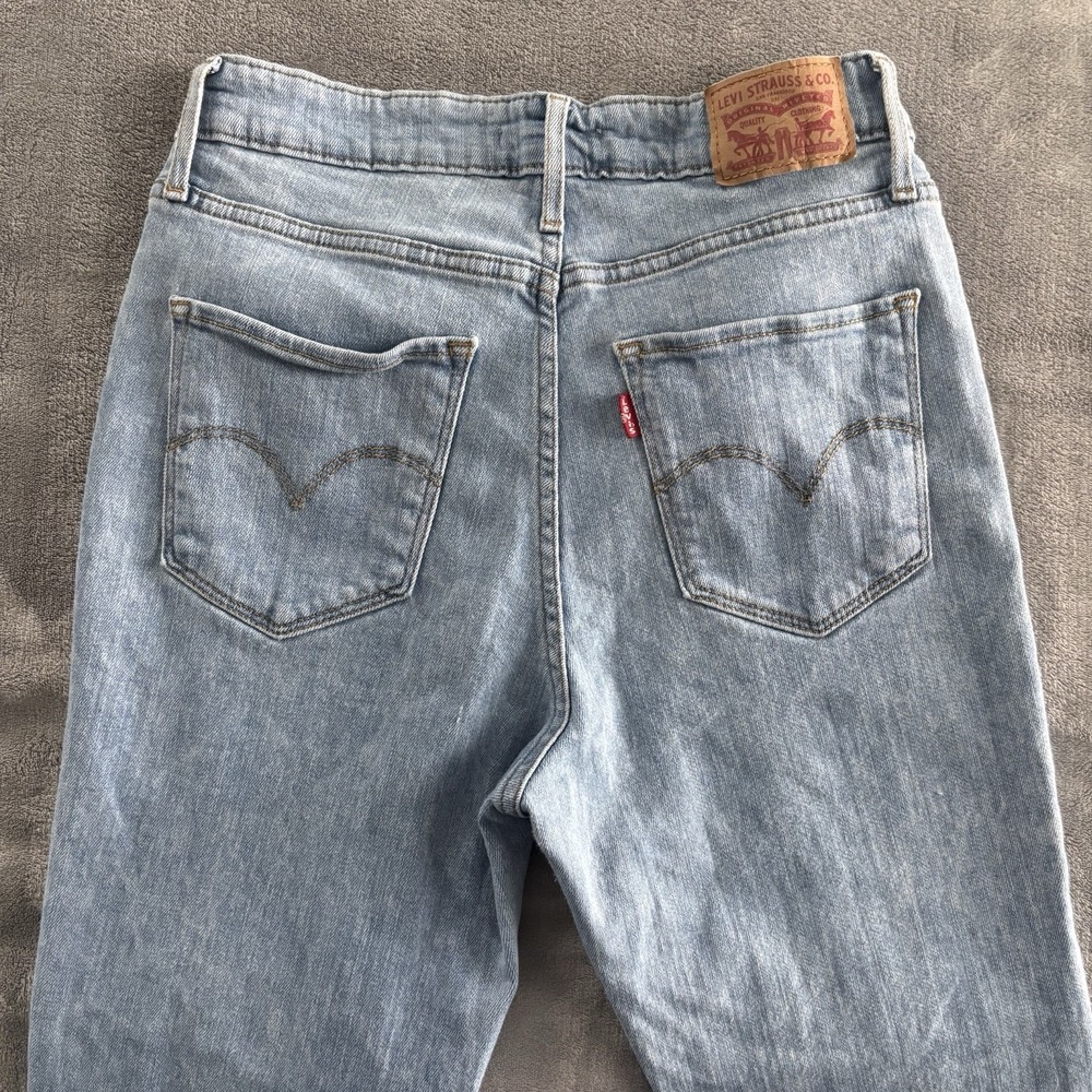 Levi's High Rise Pale Blue Denim Jeans with Red Tab - Picture 4 of 15